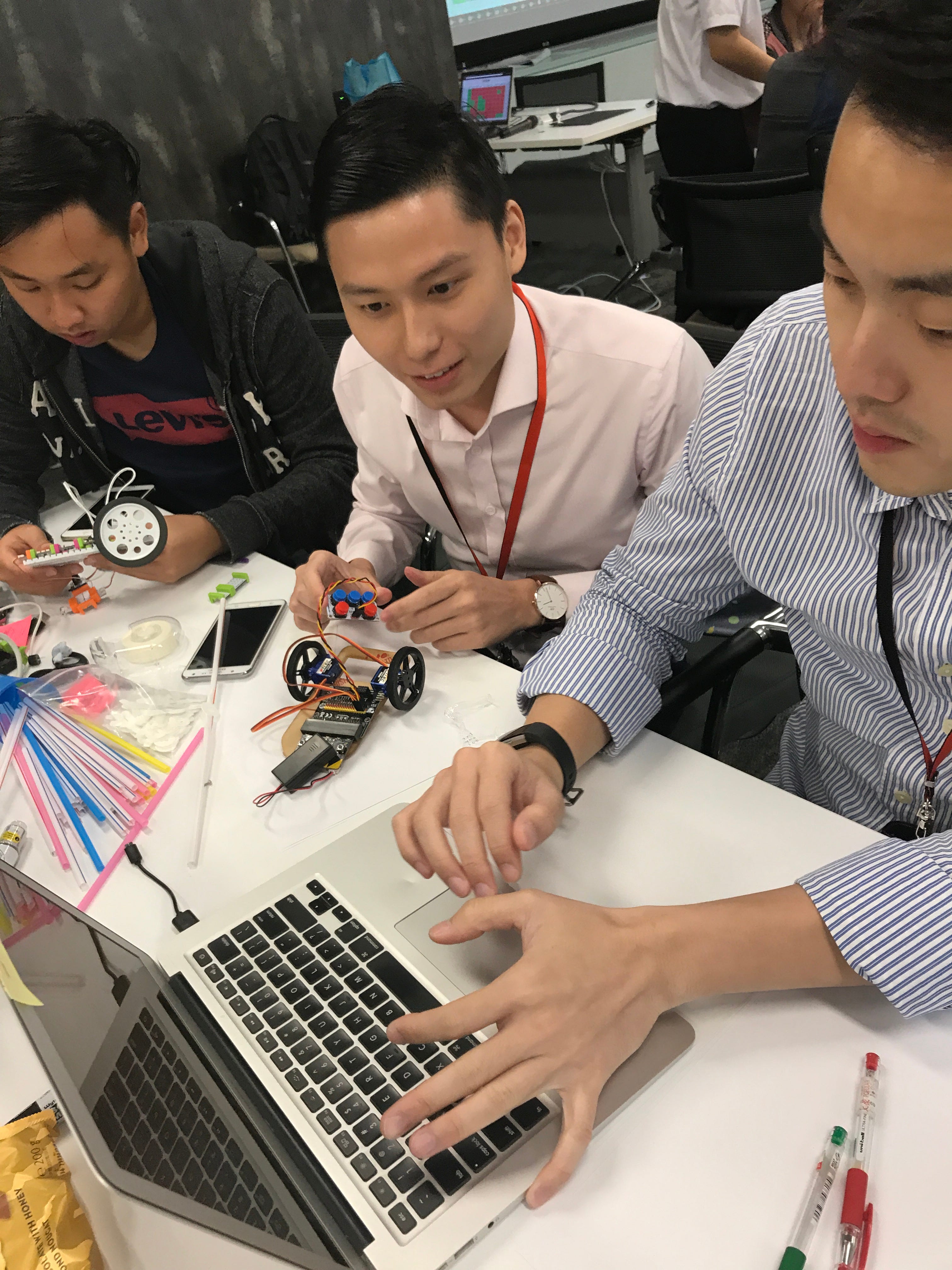 Building micro:bit cars using continuous servos and a 5 button ADKeypad.