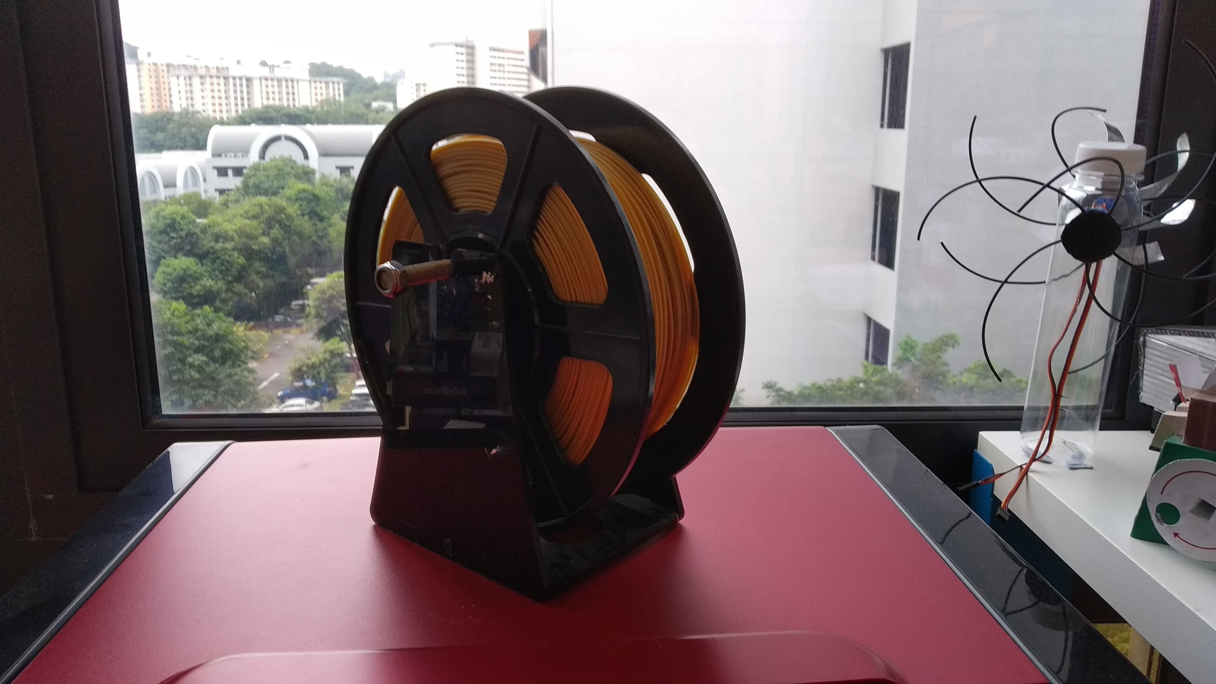 It is definitely not metallic, but I think it’s a nicer colour than the yellow XYZprinting filament that originally came with the 3D printer.