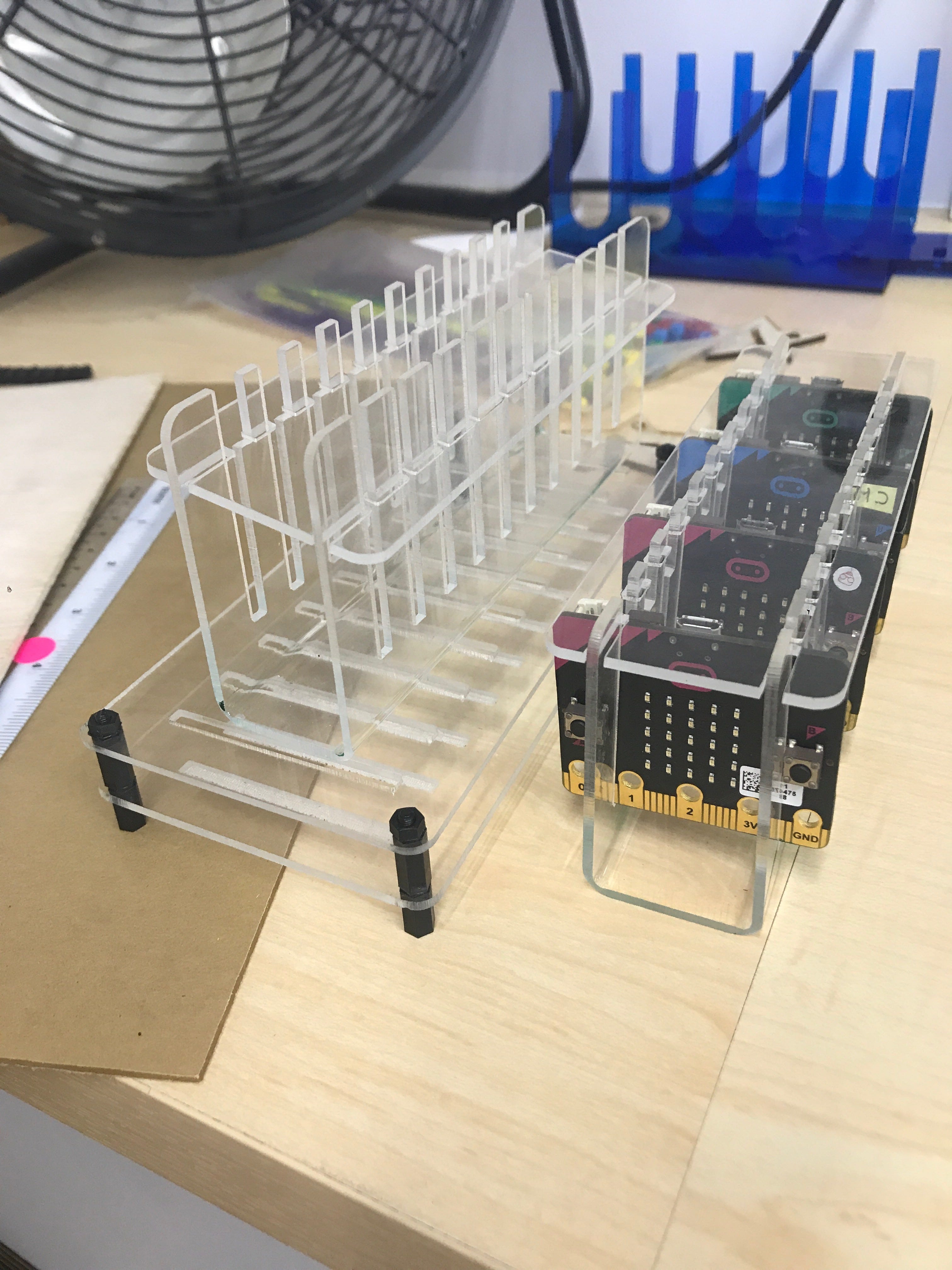 Just use a rubber band to secure everything in place and the micro:bit stand is fully portable!